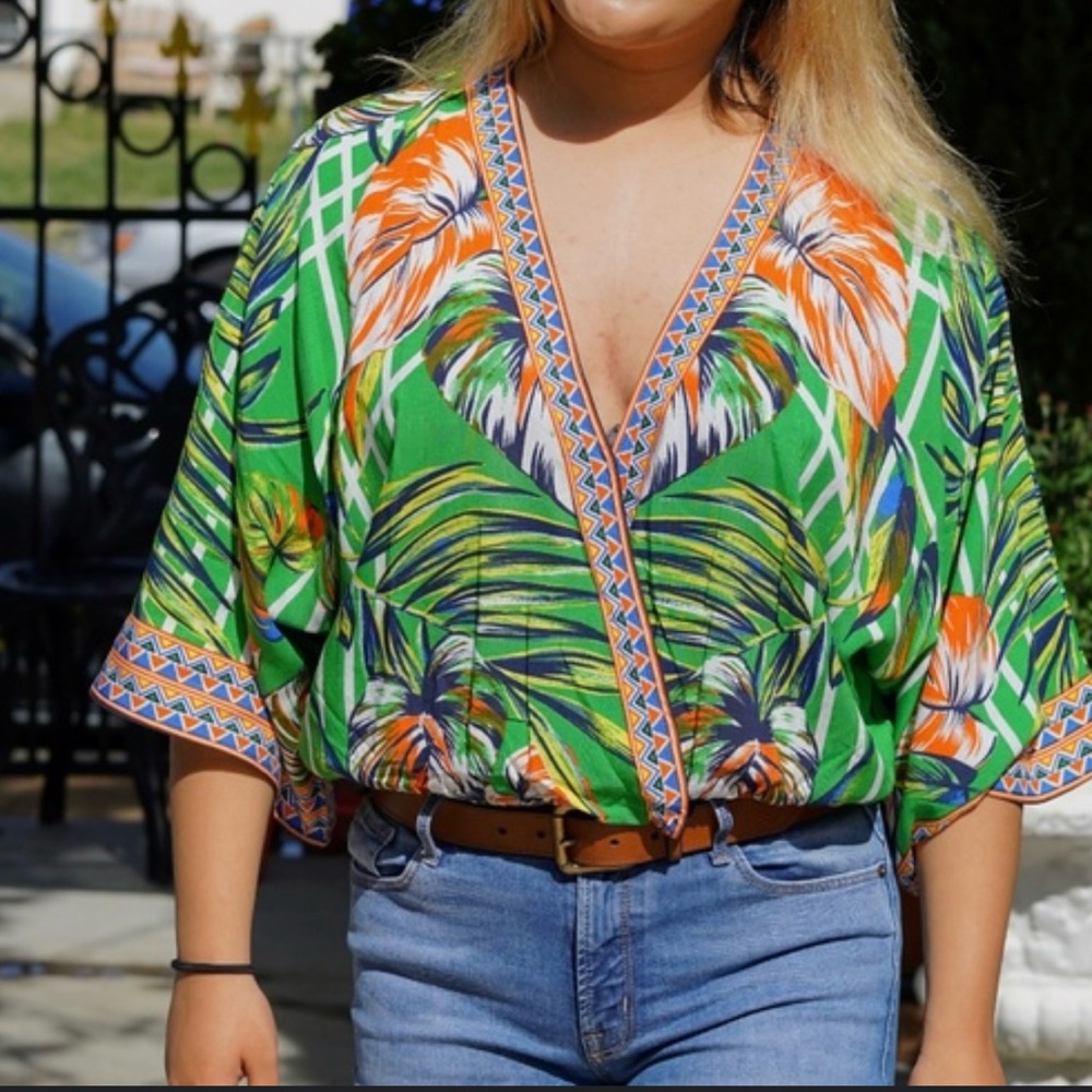Flying Tomato Green Tropical Print Top.
